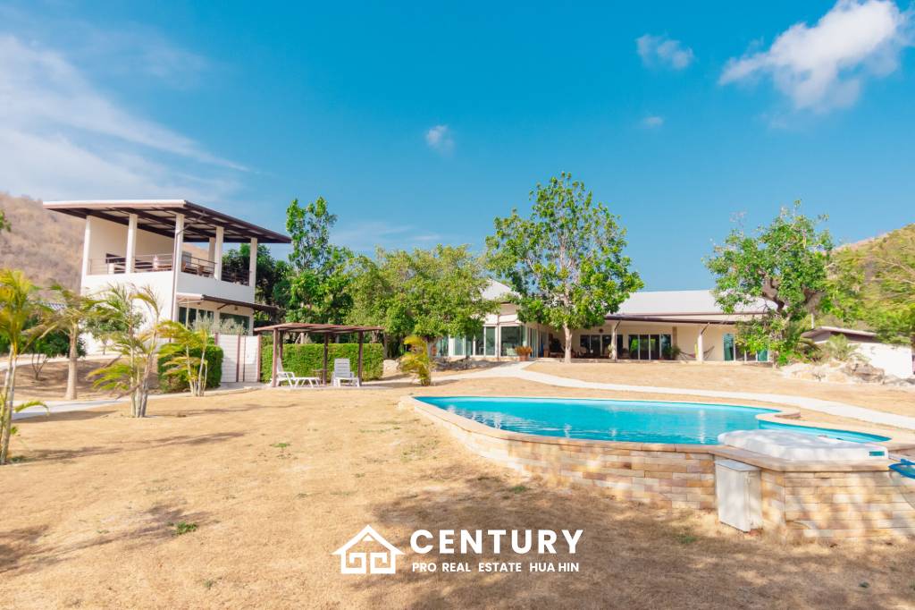 SIGNATURE PRIVATE ESTATE WITH POOL AND MOUNTAIN VIEWS ON PLOT 7 RAI