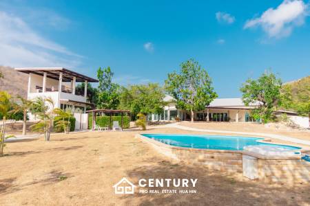 SIGNATURE PRIVATE ESTATE WITH POOL AND MOUNTAIN VIEWS ON PLOT 7 RAI