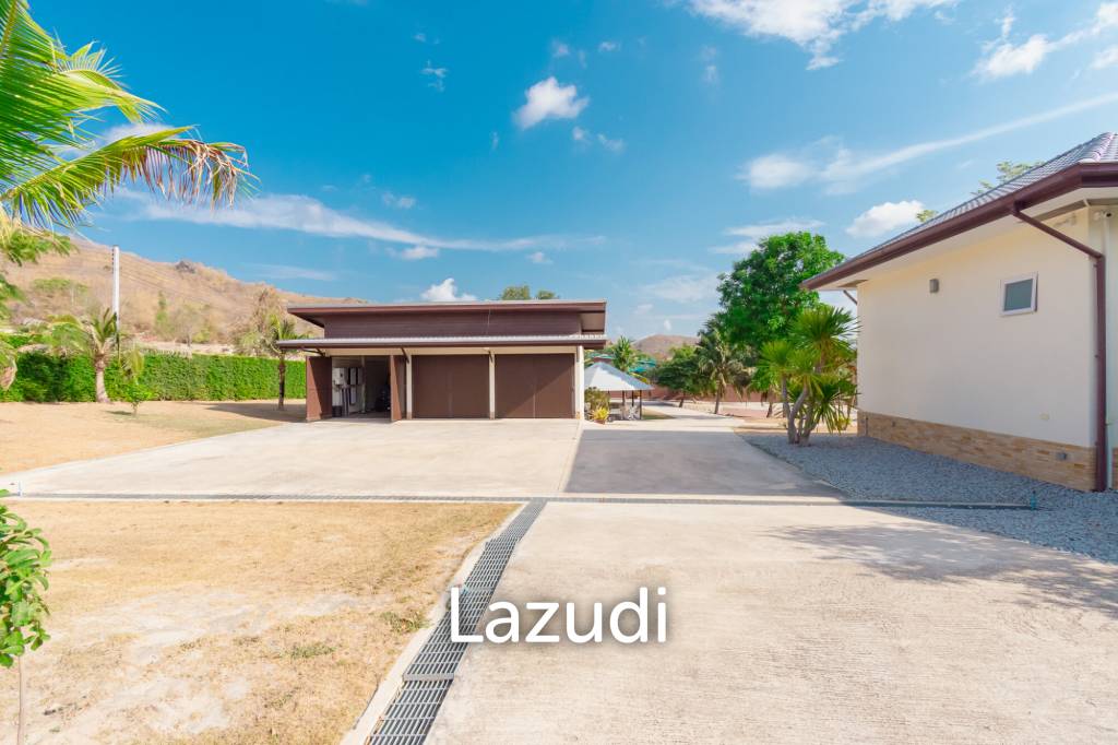 SIGNATURE PRIVATE ESTATE WITH POOL AND MOUNTAIN VIEWS ON PLOT 7 RAI