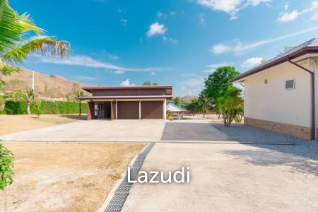 SIGNATURE PRIVATE ESTATE WITH POOL AND MOUNTAIN VIEWS ON PLOT 7 RAI