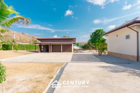 SIGNATURE PRIVATE ESTATE WITH POOL AND MOUNTAIN VIEWS ON PLOT 7 RAI