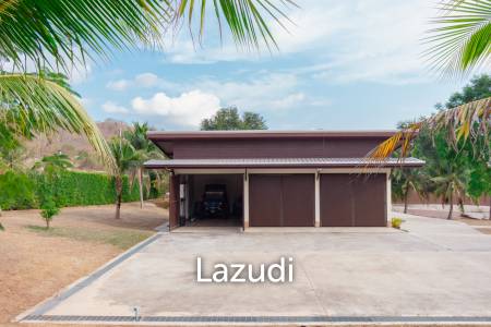 SIGNATURE PRIVATE ESTATE WITH POOL AND MOUNTAIN VIEWS ON PLOT 7 RAI