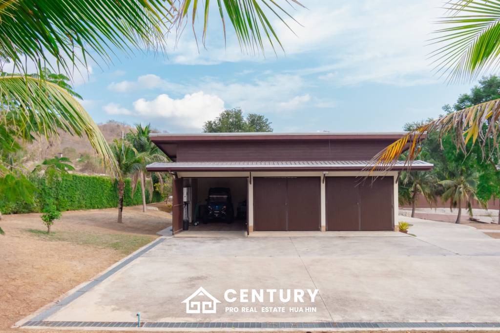 SIGNATURE PRIVATE ESTATE WITH POOL AND MOUNTAIN VIEWS ON PLOT 7 RAI