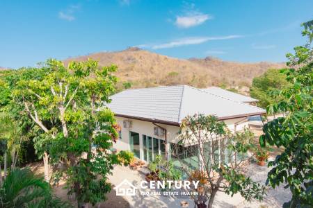 SIGNATURE PRIVATE ESTATE WITH POOL AND MOUNTAIN VIEWS ON PLOT 7 RAI