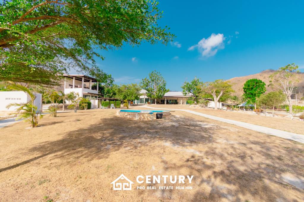 SIGNATURE PRIVATE ESTATE WITH POOL AND MOUNTAIN VIEWS ON PLOT 7 RAI