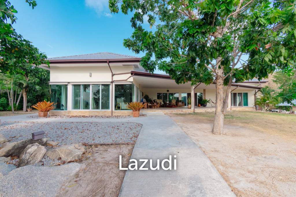 SIGNATURE PRIVATE ESTATE WITH POOL AND MOUNTAIN VIEWS ON PLOT 7 RAI