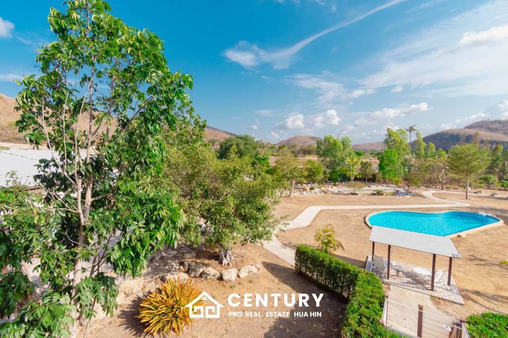 SIGNATURE PRIVATE ESTATE WITH POOL AND MOUNTAIN VIEWS ON PLOT 7 RAI