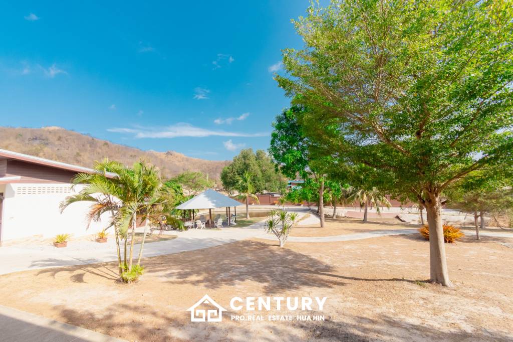 SIGNATURE PRIVATE ESTATE WITH POOL AND MOUNTAIN VIEWS ON PLOT 7 RAI