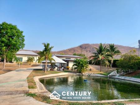 SIGNATURE PRIVATE ESTATE WITH POOL AND MOUNTAIN VIEWS ON PLOT 7 RAI