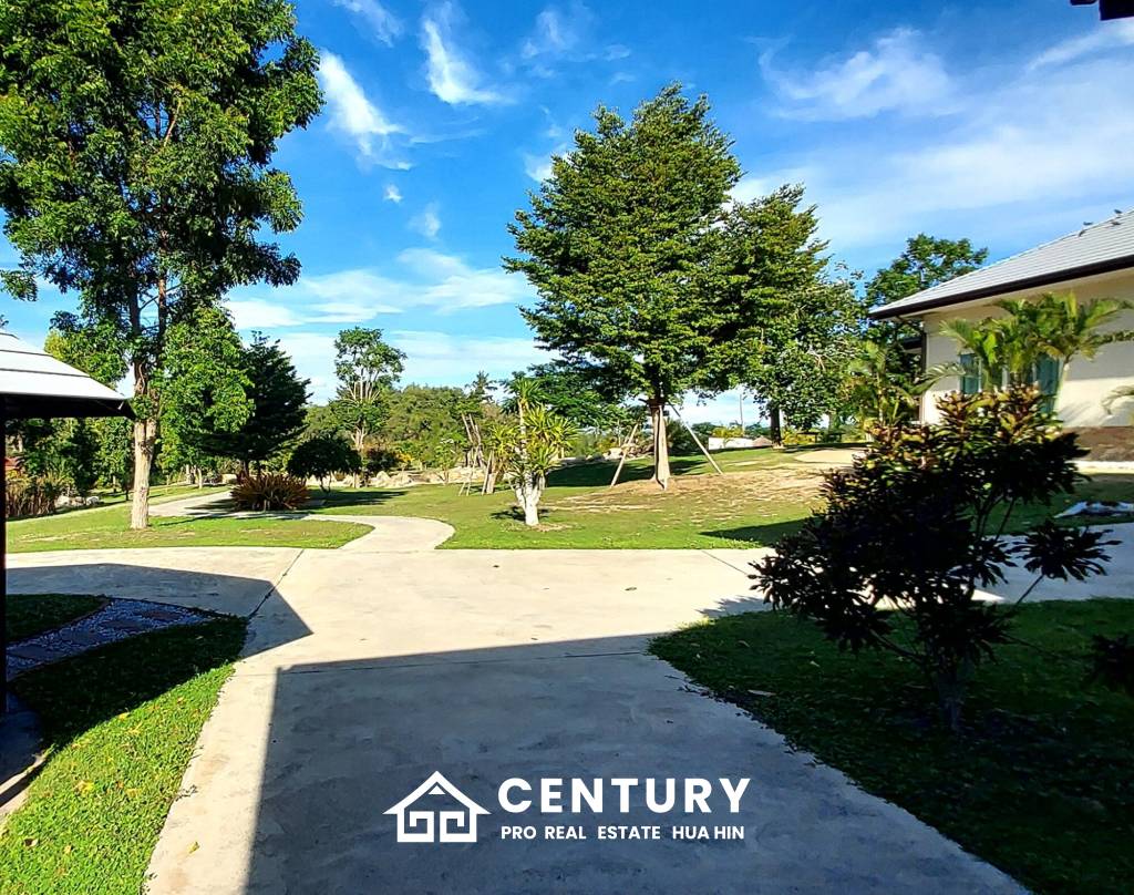 SIGNATURE PRIVATE ESTATE WITH POOL AND MOUNTAIN VIEWS ON PLOT 7 RAI