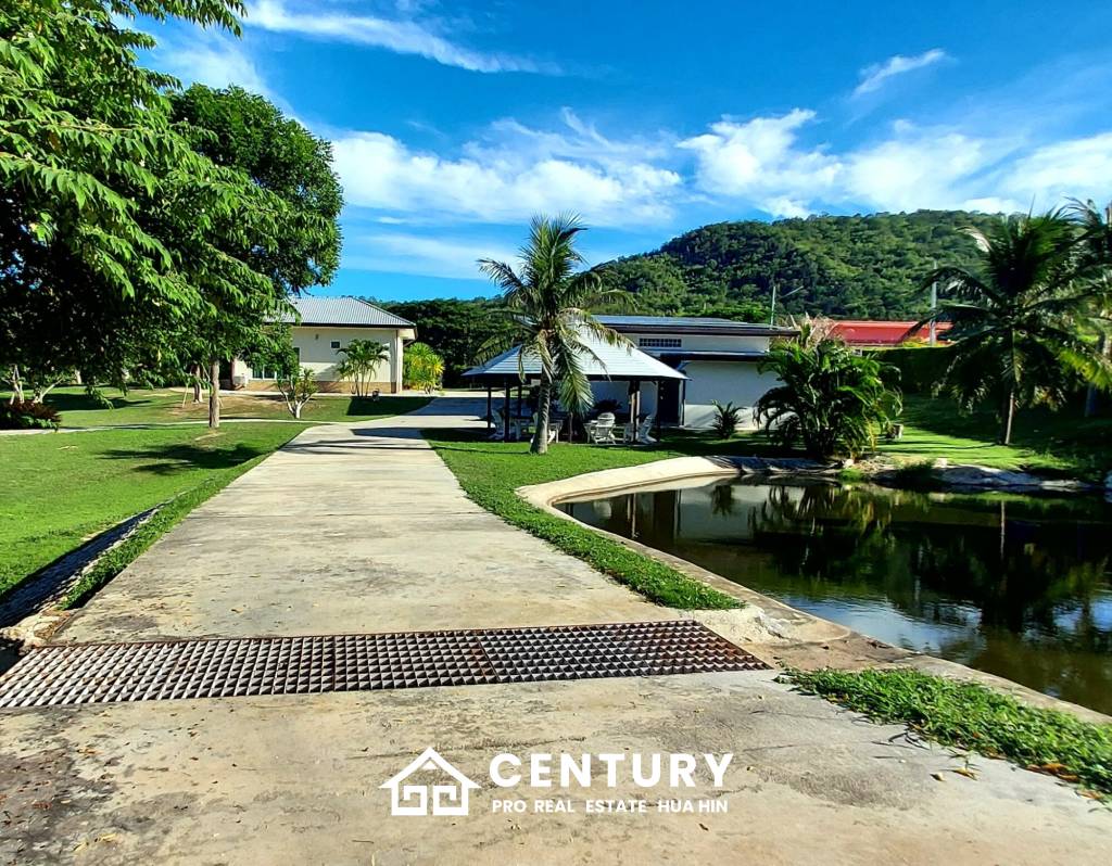 SIGNATURE PRIVATE ESTATE WITH POOL AND MOUNTAIN VIEWS ON PLOT 7 RAI