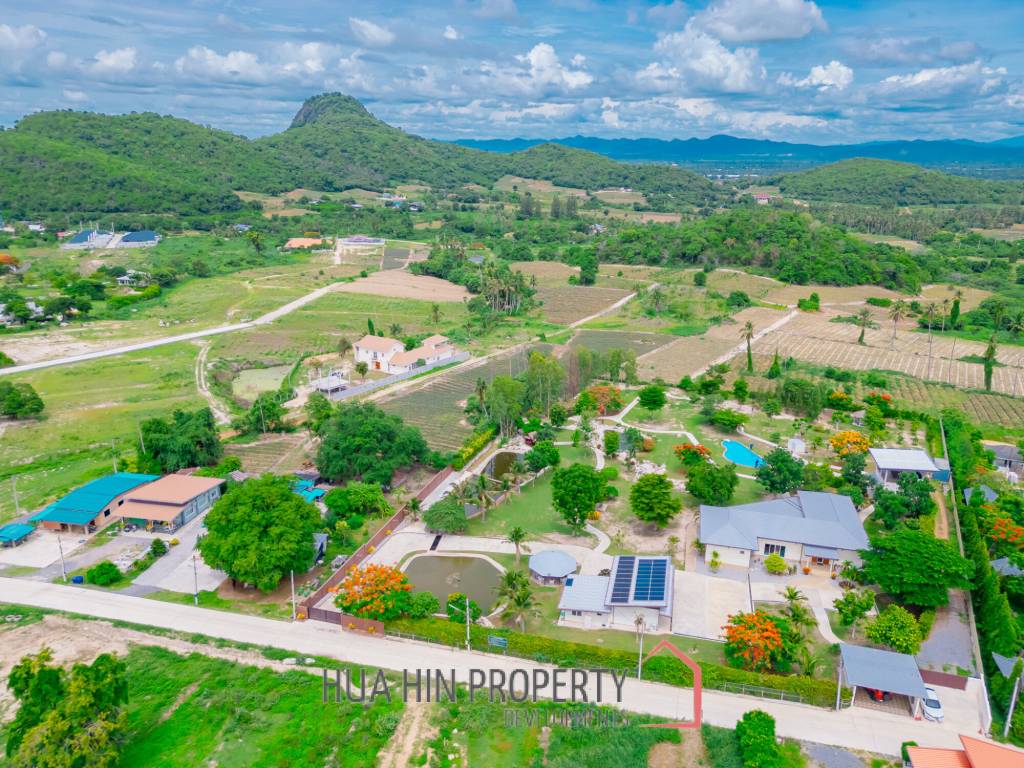 SIGNATURE PRIVATE ESTATE WITH POOL AND MOUNTAIN VIEWS ON PLOT 7 RAI