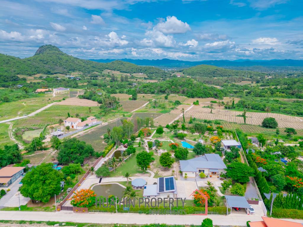 SIGNATURE PRIVATE ESTATE WITH POOL AND MOUNTAIN VIEWS ON PLOT 7 RAI