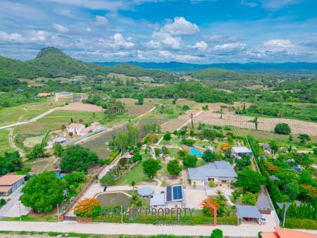 SIGNATURE PRIVATE ESTATE WITH POOL AND MOUNTAIN VIEWS ON PLOT 7 RAI