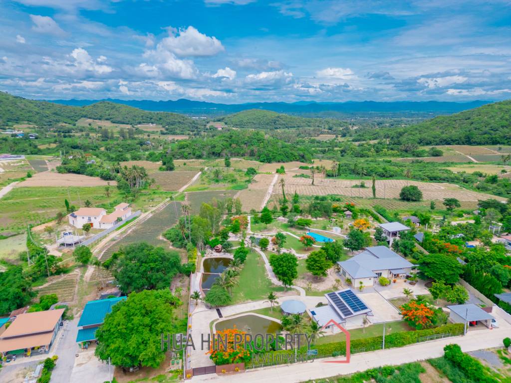 SIGNATURE PRIVATE ESTATE WITH POOL AND MOUNTAIN VIEWS ON PLOT 7 RAI
