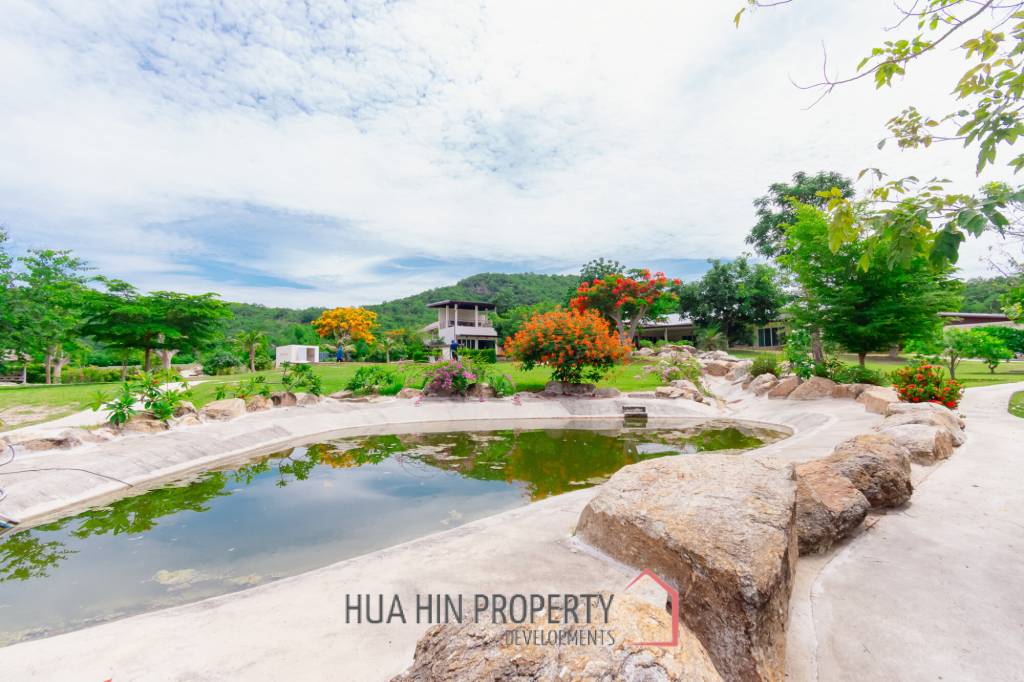SIGNATURE PRIVATE ESTATE WITH POOL AND MOUNTAIN VIEWS ON PLOT 7 RAI