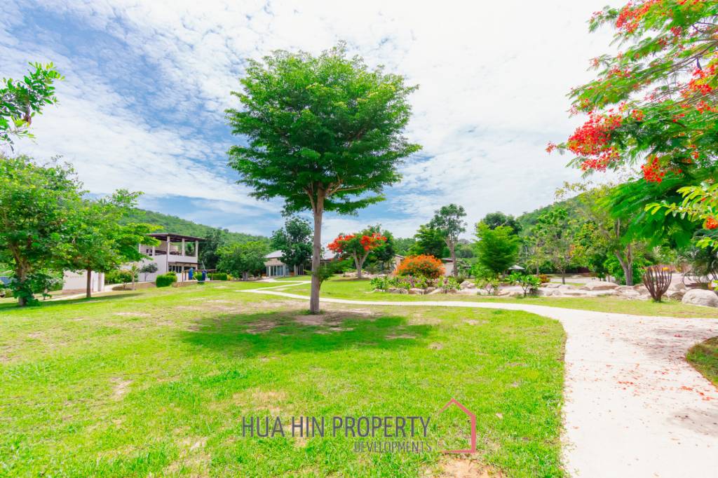 SIGNATURE PRIVATE ESTATE WITH POOL AND MOUNTAIN VIEWS ON PLOT 7 RAI