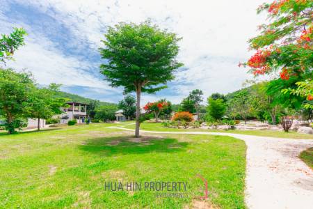 SIGNATURE PRIVATE ESTATE WITH POOL AND MOUNTAIN VIEWS ON PLOT 7 RAI