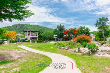 SIGNATURE PRIVATE ESTATE WITH POOL AND MOUNTAIN VIEWS ON PLOT 7 RAI