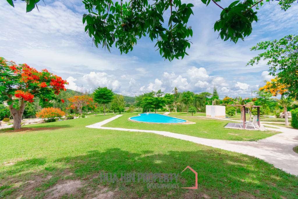 SIGNATURE PRIVATE ESTATE WITH POOL AND MOUNTAIN VIEWS ON PLOT 7 RAI