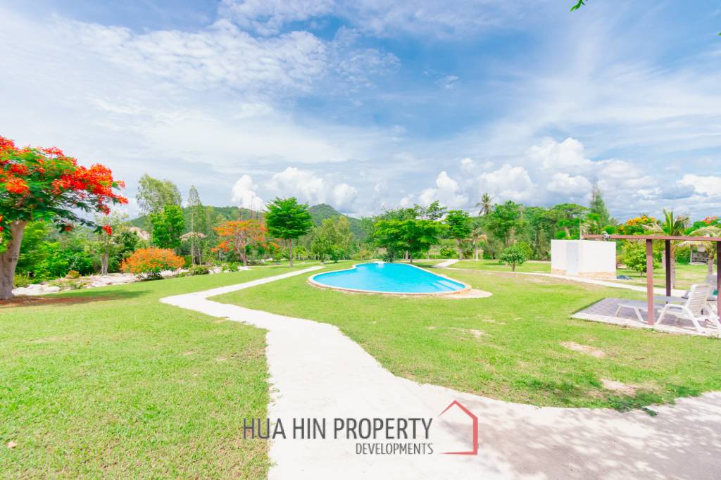 SIGNATURE PRIVATE ESTATE WITH POOL AND MOUNTAIN VIEWS ON PLOT 7 RAI