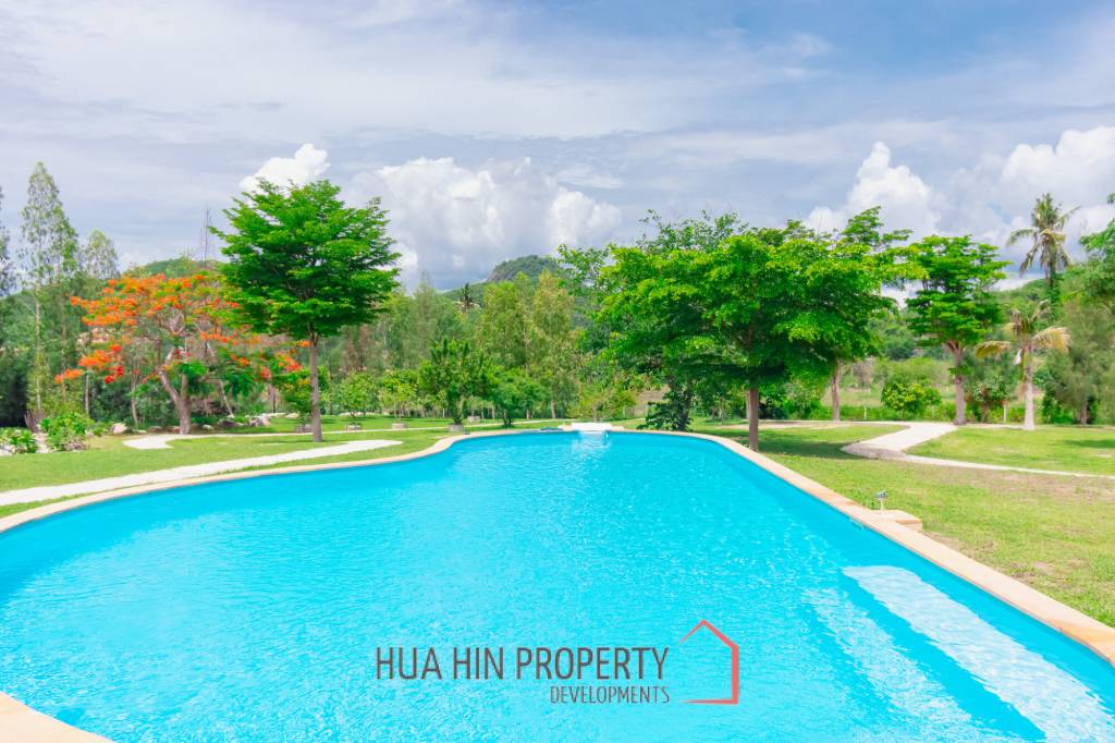 SIGNATURE PRIVATE ESTATE WITH POOL AND MOUNTAIN VIEWS ON PLOT 7 RAI