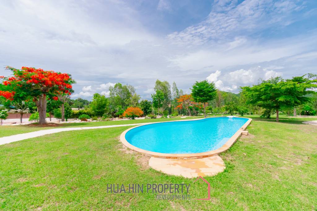 SIGNATURE PRIVATE ESTATE WITH POOL AND MOUNTAIN VIEWS ON PLOT 7 RAI