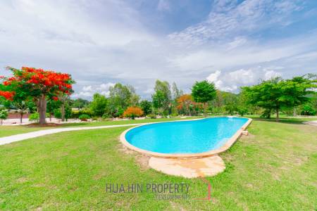 SIGNATURE PRIVATE ESTATE WITH POOL AND MOUNTAIN VIEWS ON PLOT 7 RAI
