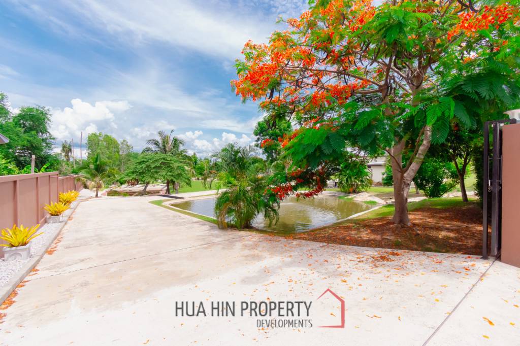 SIGNATURE PRIVATE ESTATE WITH POOL AND MOUNTAIN VIEWS ON PLOT 7 RAI