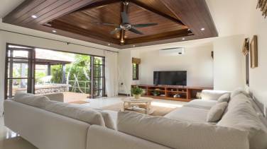 Tropical Poolside Villa