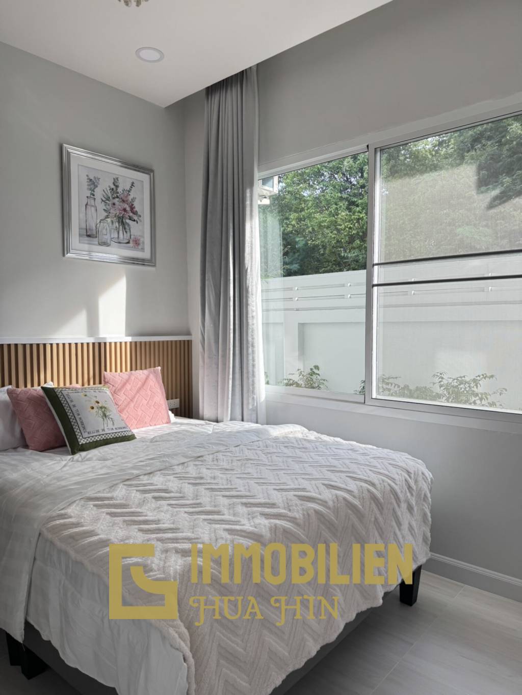 Сдается в аренду / Рядом с городом / 3 спальни + 2 ванные комнаты