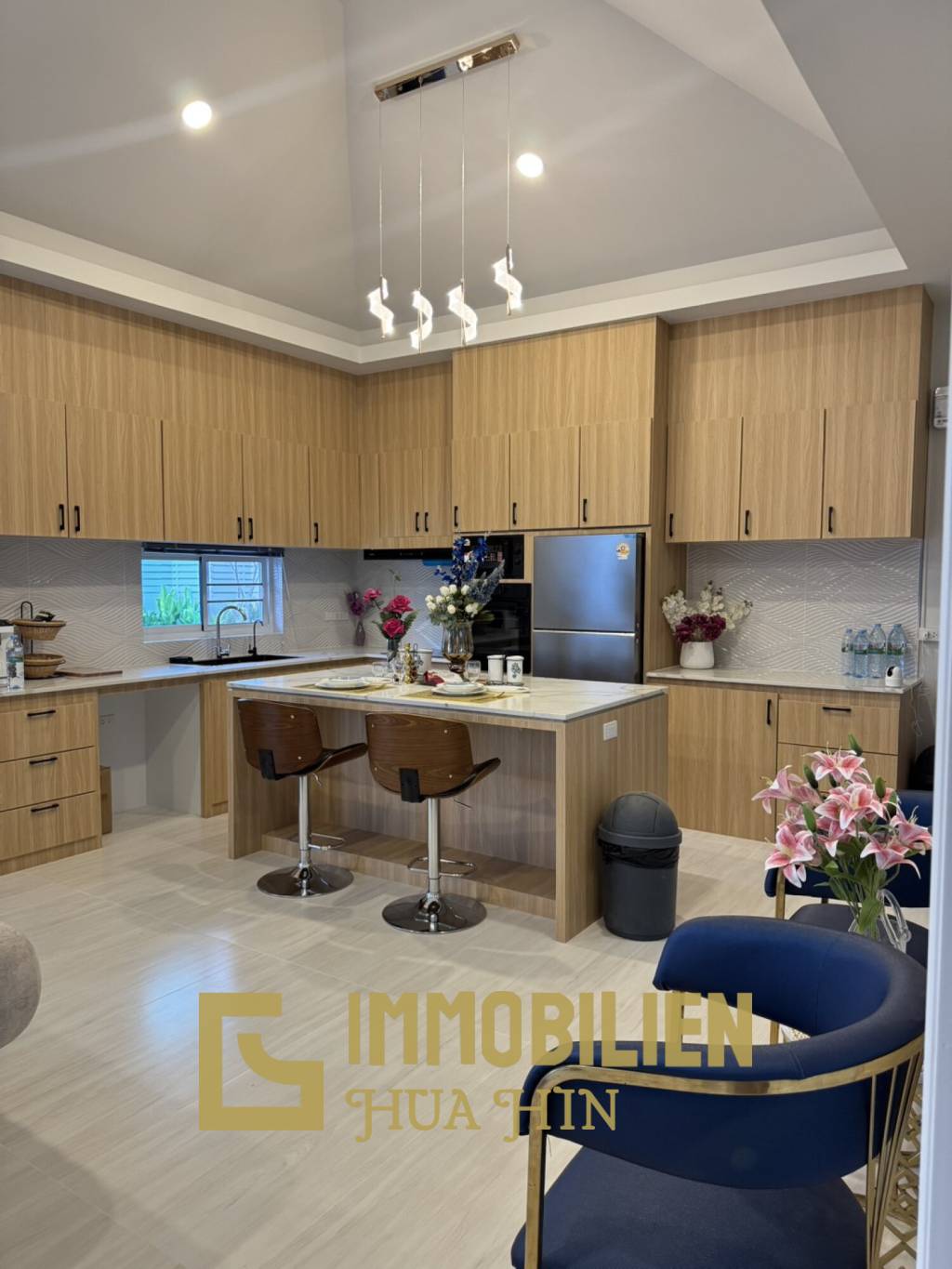 Сдается в аренду / Рядом с городом / 3 спальни + 2 ванные комнаты