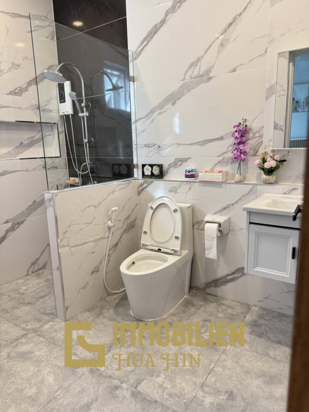 Сдается в аренду / Рядом с городом / 3 спальни + 2 ванные комнаты