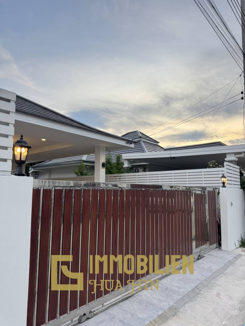 Сдается в аренду / Рядом с городом / 3 спальни + 2 ванные комнаты