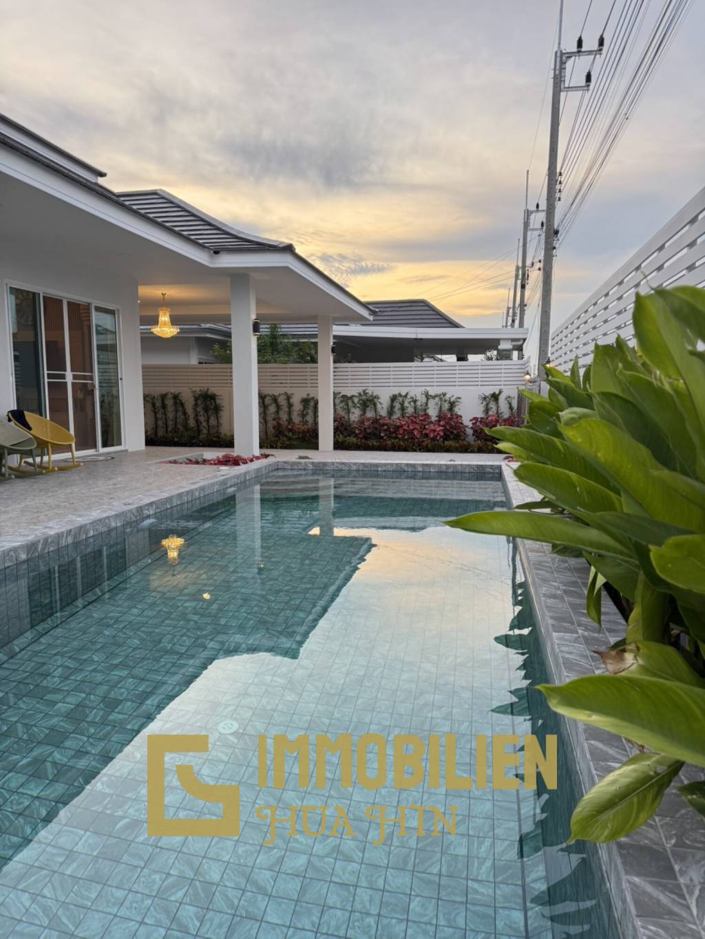 Сдается в аренду / Рядом с городом / 3 спальни + 2 ванные комнаты