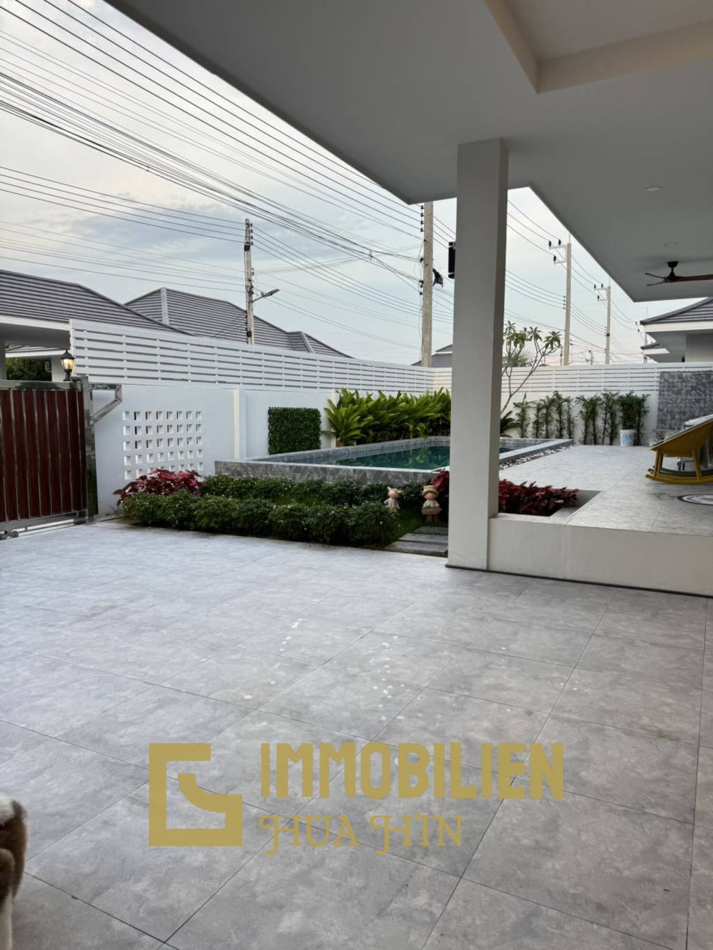 Сдается в аренду / Рядом с городом / 3 спальни + 2 ванные комнаты