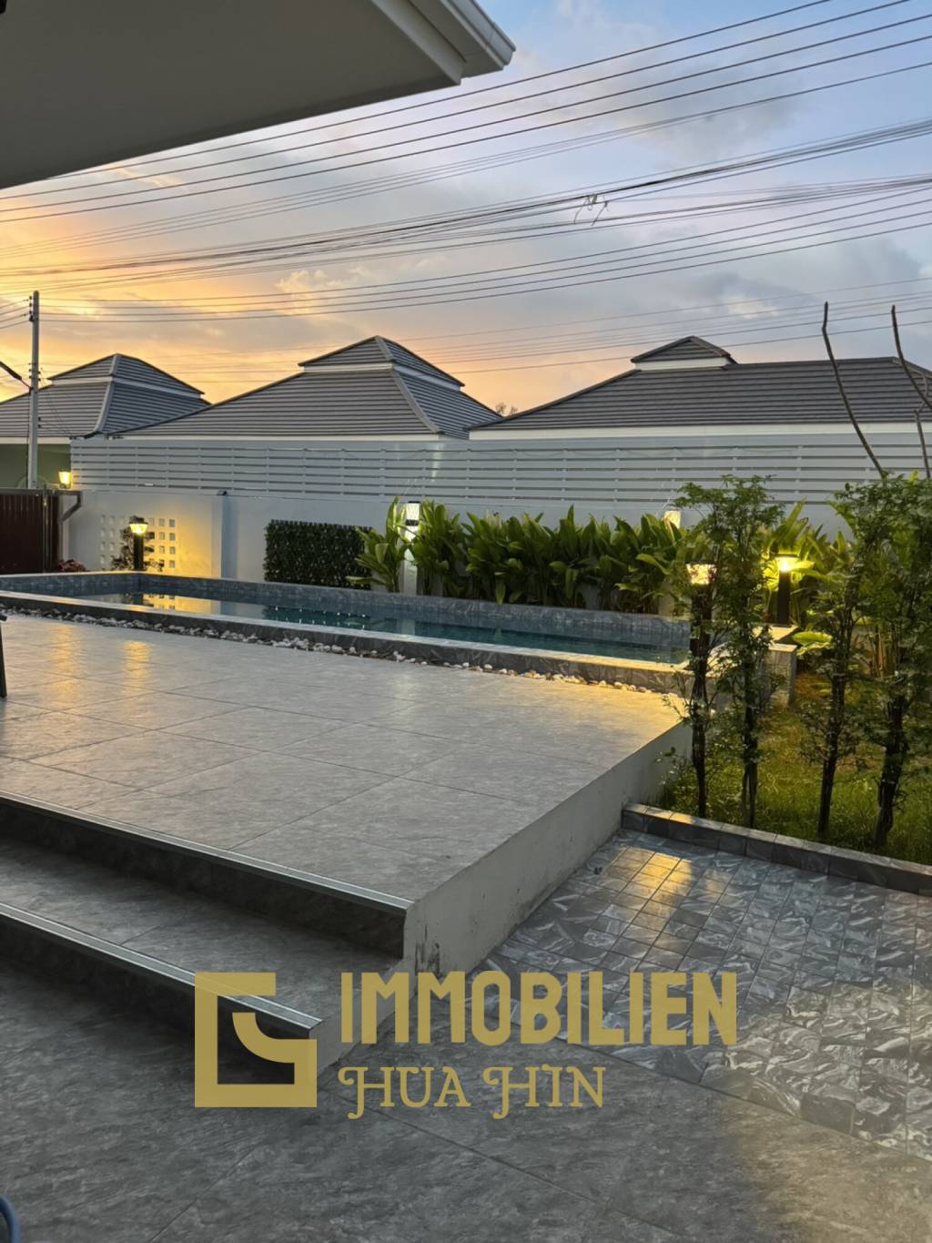 Сдается в аренду / Рядом с городом / 3 спальни + 2 ванные комнаты