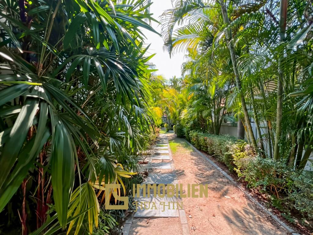 Crystal View 3-Bedroom Pool Villa Near City Center and Beach