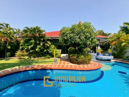 Crystal View 3-Bedroom Pool Villa Near City Center and Beach