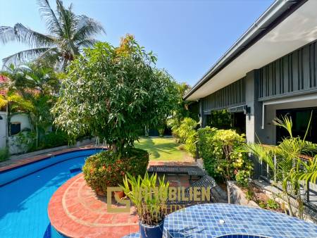 Crystal View 3-Bedroom Pool Villa Near City Center and Beach