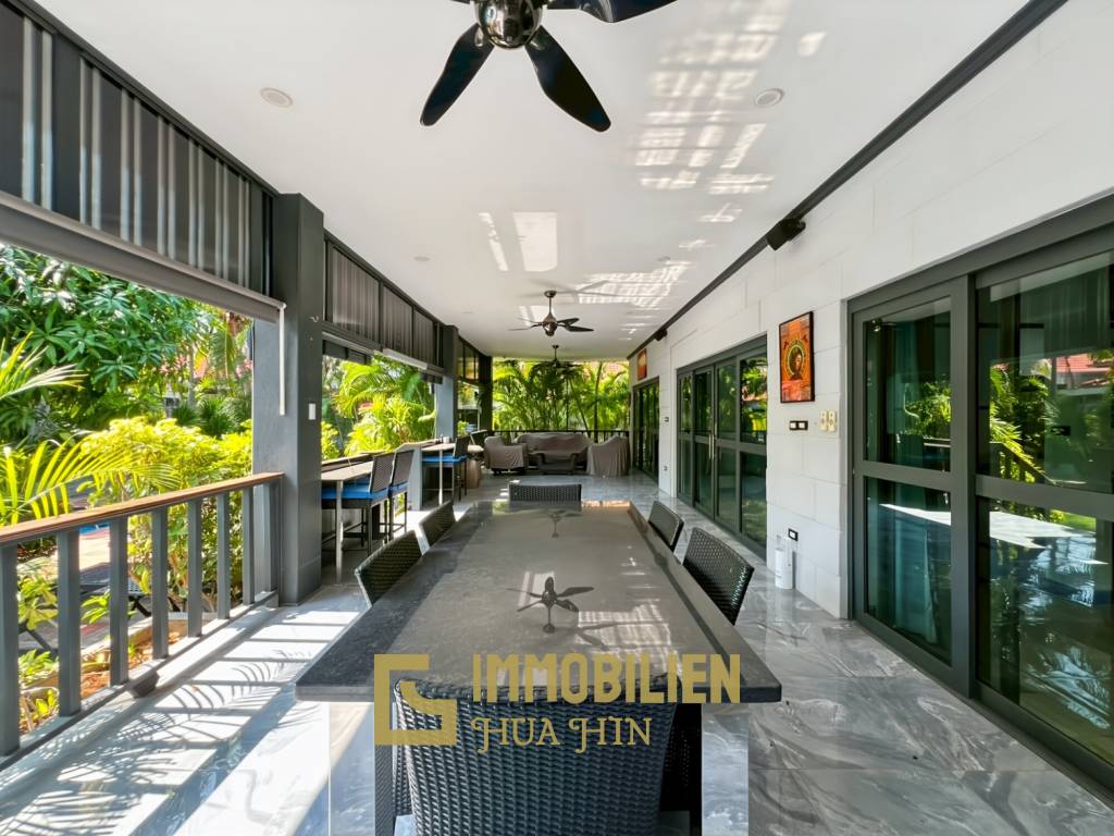 Crystal View 3-Bedroom Pool Villa Near City Center and Beach