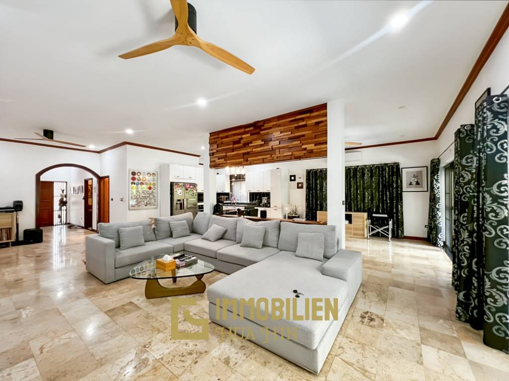 Crystal View 3-Bedroom Pool Villa Near City Center and Beach