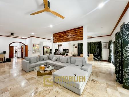 Crystal View 3-Bedroom Pool Villa Near City Center and Beach