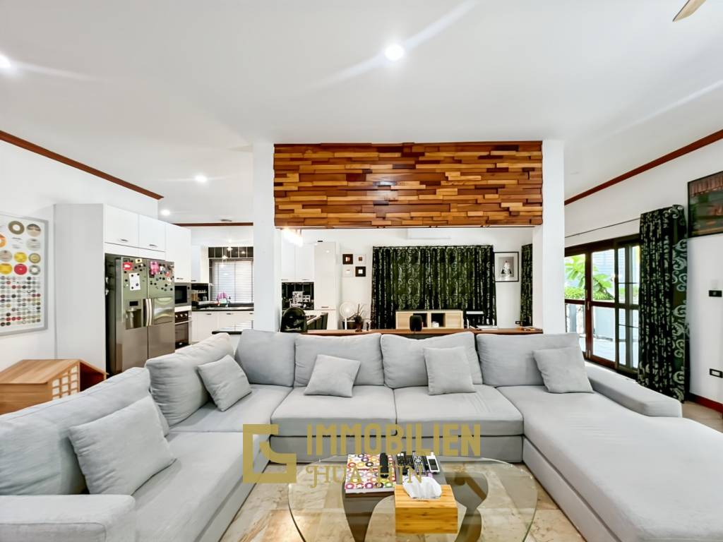 Crystal View 3-Bedroom Pool Villa Near City Center and Beach