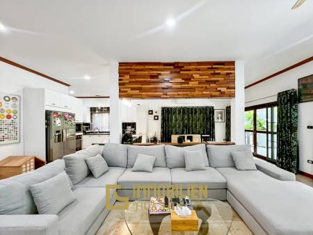 Crystal View 3-Bedroom Pool Villa Near City Center and Beach