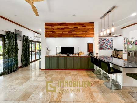 Crystal View 3-Bedroom Pool Villa Near City Center and Beach