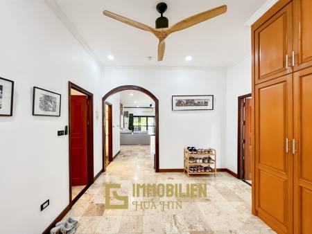 Crystal View 3-Bedroom Pool Villa Near City Center and Beach