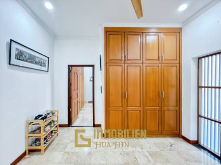 Crystal View 3-Bedroom Pool Villa Near City Center and Beach