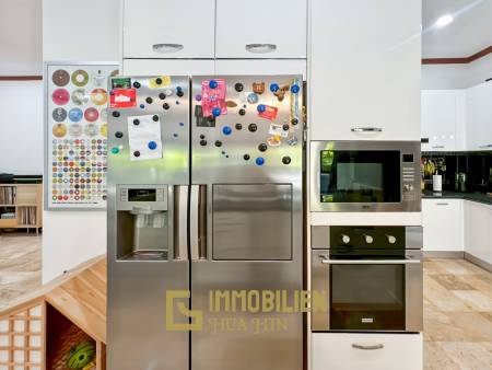 Crystal View 3-Bedroom Pool Villa Near City Center and Beach