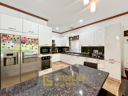 Crystal View 3-Bedroom Pool Villa Near City Center and Beach